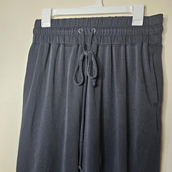 Fabletics Women’s Black Jogger Pants Size Medium - Picture 3 of 6
